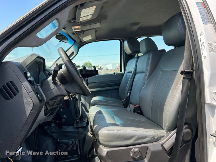 image for item EG0771 2016 Ford F550 Super Duty  Crew Cab utility / service truck