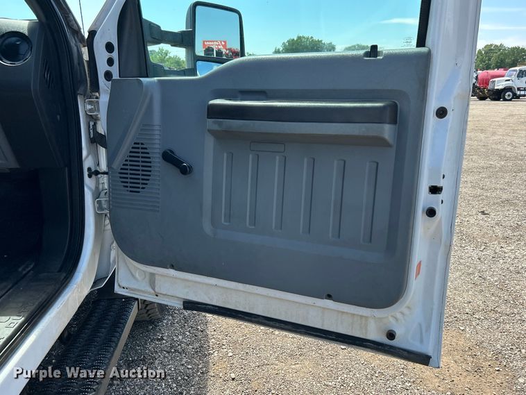 image for item EG0771 2016 Ford F550 Super Duty  Crew Cab utility / service truck