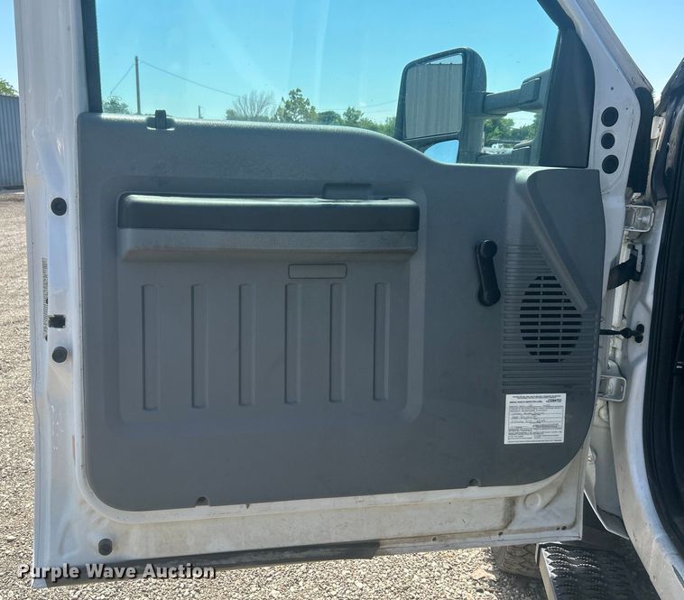 image for item EG0771 2016 Ford F550 Super Duty  Crew Cab utility / service truck