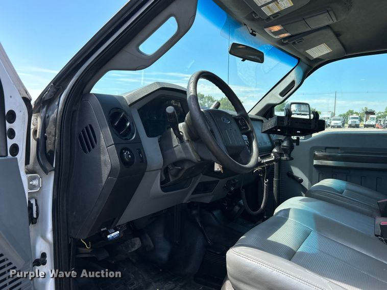 image for item EG0771 2016 Ford F550 Super Duty  Crew Cab utility / service truck