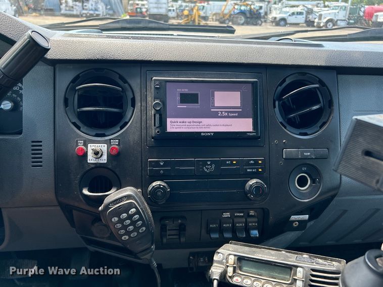 image for item EG0771 2016 Ford F550 Super Duty  Crew Cab utility / service truck