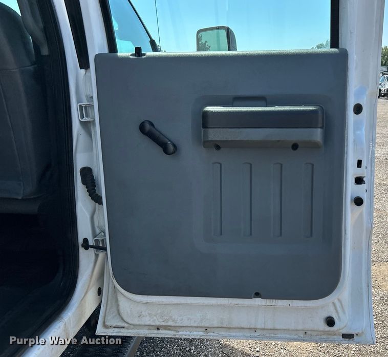 image for item EG0771 2016 Ford F550 Super Duty  Crew Cab utility / service truck