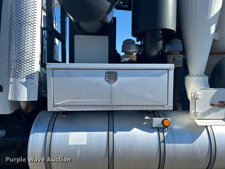 image for item EG1421 2000 Sterling L-Line sewer jetter truck