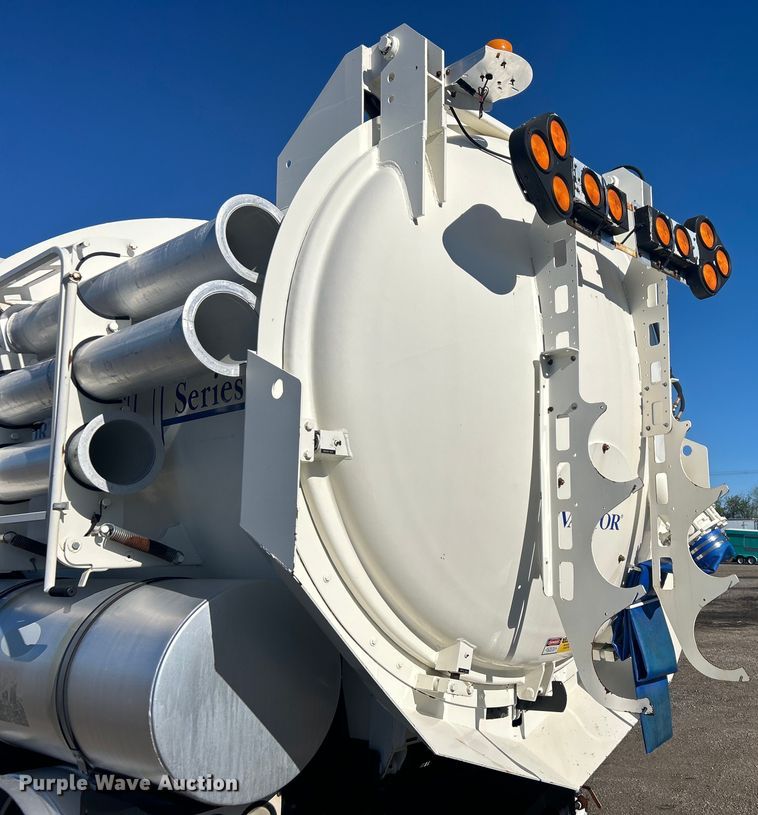 image for item EG1421 2000 Sterling L-Line sewer jetter truck