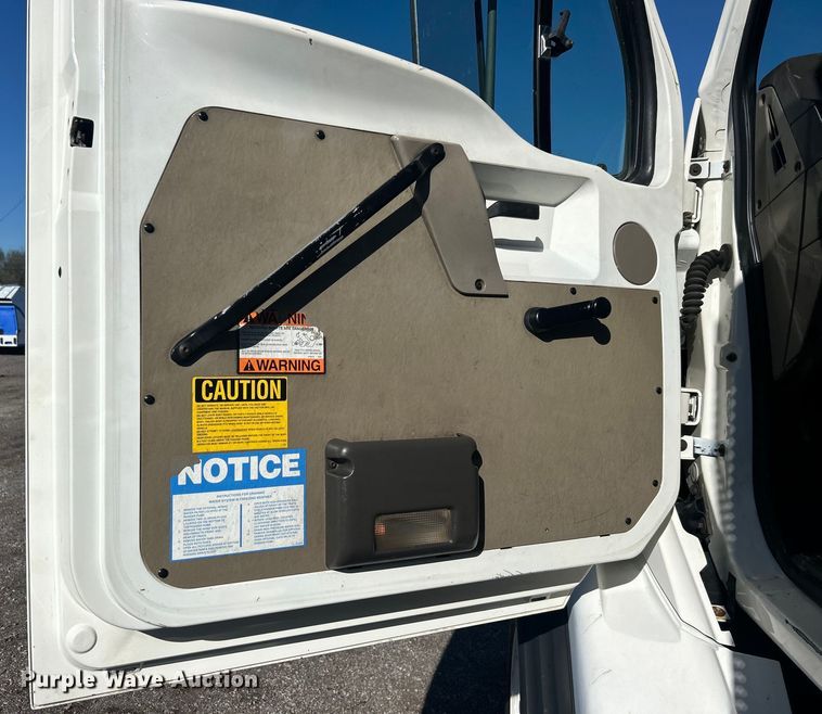 image for item EG1421 2000 Sterling L-Line sewer jetter truck