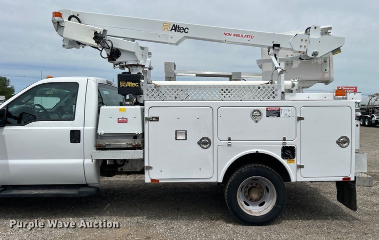 image for item EG1490 2013 Ford F450 Super Duty bucket truck