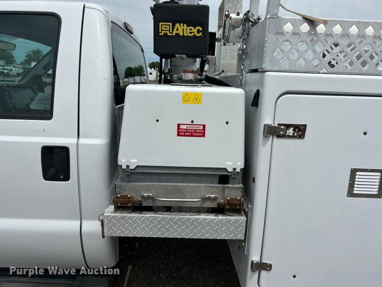 image for item EG1490 2013 Ford F450 Super Duty bucket truck