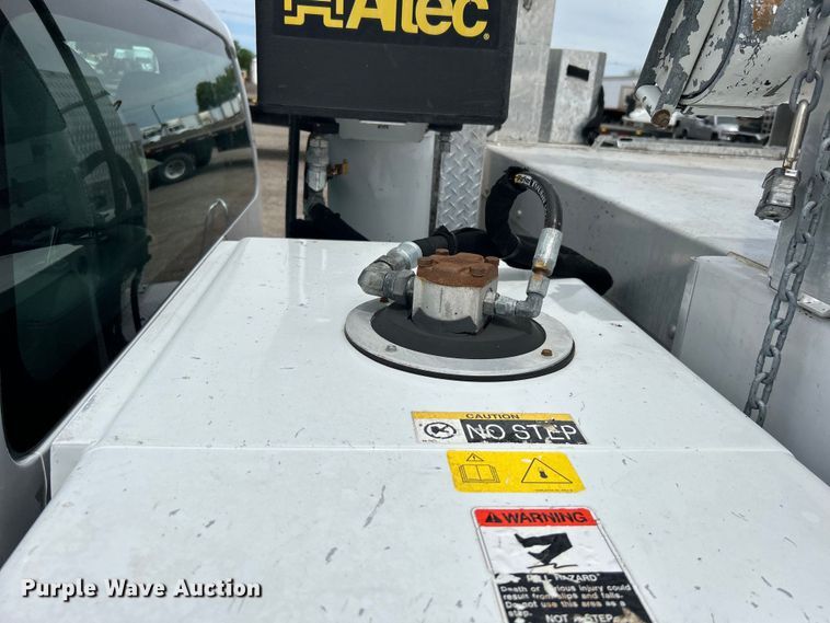 image for item EG1490 2013 Ford F450 Super Duty bucket truck