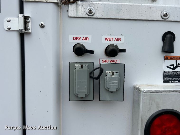 image for item EG1490 2013 Ford F450 Super Duty bucket truck