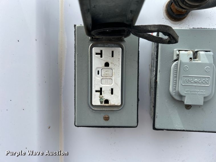 image for item EG1490 2013 Ford F450 Super Duty bucket truck