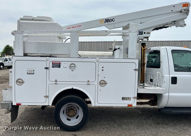image for item EG1490 2013 Ford F450 Super Duty bucket truck