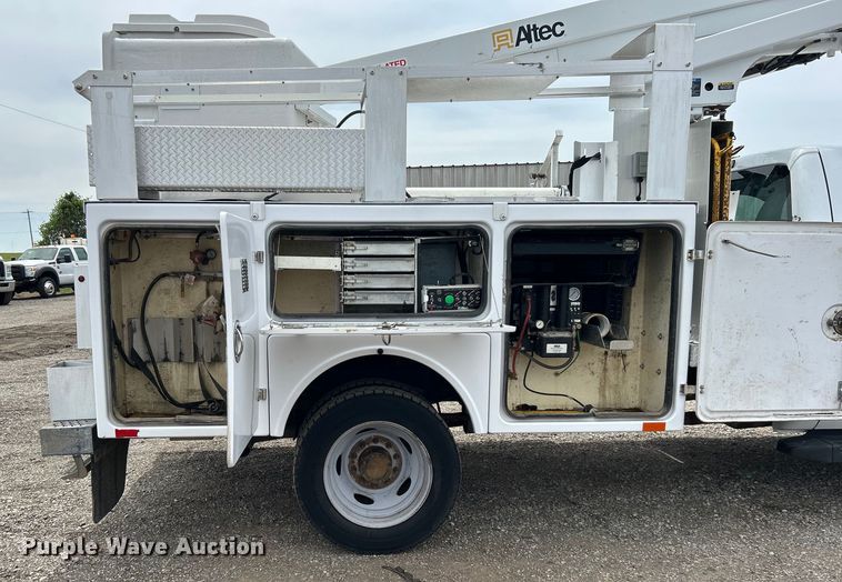 image for item EG1490 2013 Ford F450 Super Duty bucket truck