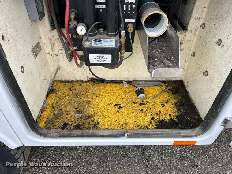 image for item EG1490 2013 Ford F450 Super Duty bucket truck