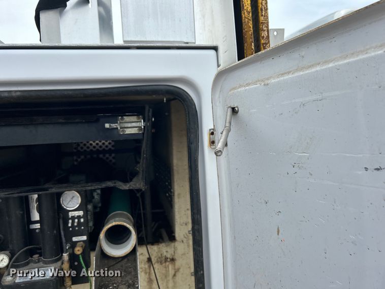 image for item EG1490 2013 Ford F450 Super Duty bucket truck