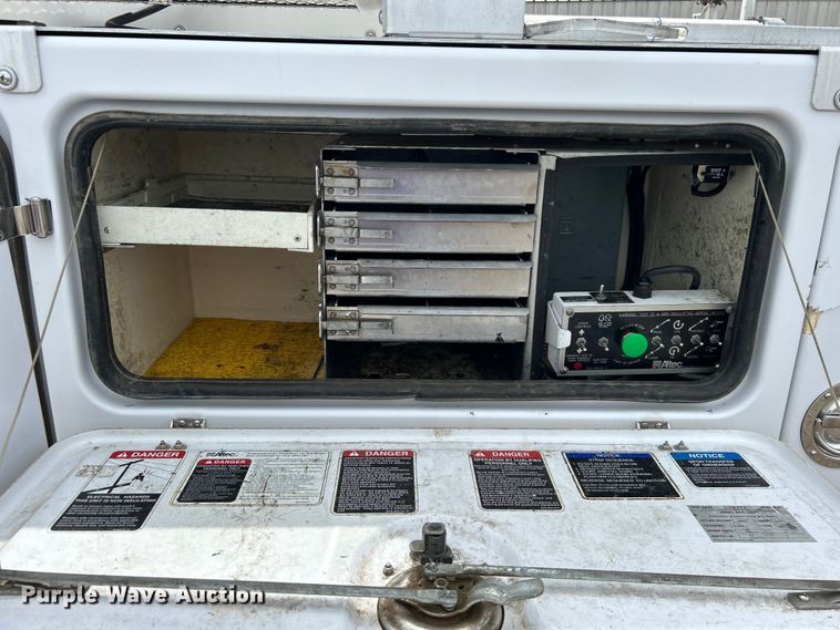 image for item EG1490 2013 Ford F450 Super Duty bucket truck