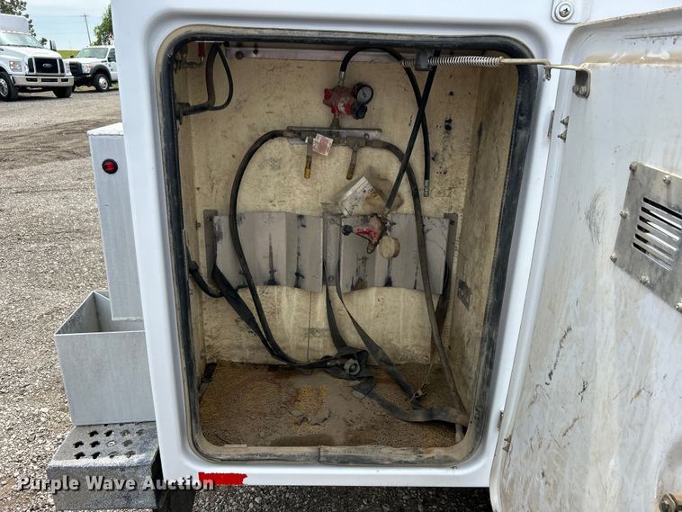 image for item EG1490 2013 Ford F450 Super Duty bucket truck