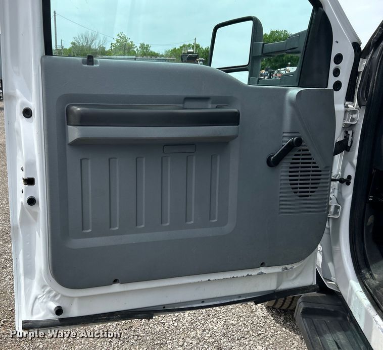 image for item EG1490 2013 Ford F450 Super Duty bucket truck