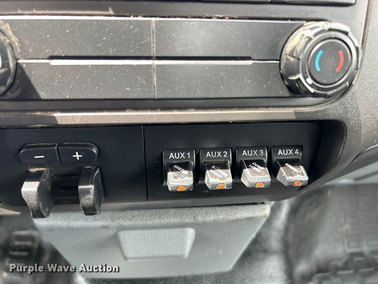 image for item EG1490 2013 Ford F450 Super Duty bucket truck