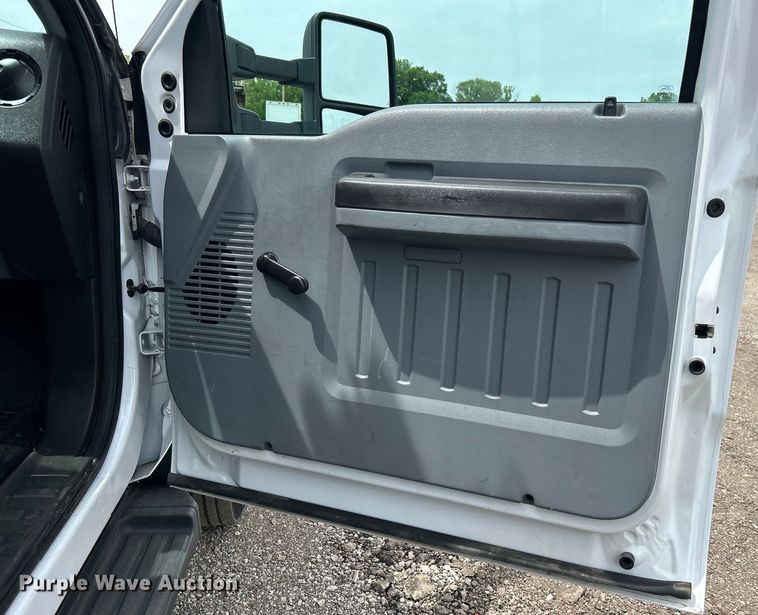 image for item EG1490 2013 Ford F450 Super Duty bucket truck