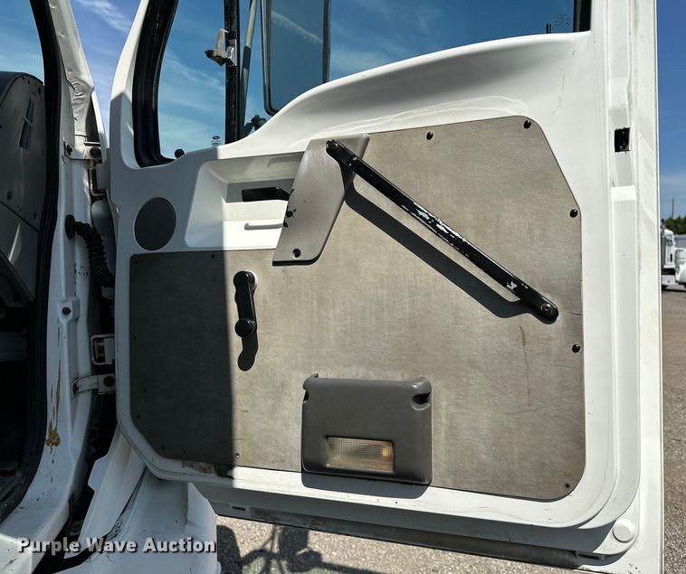 image for item EG1644 1999 Sterling  L-Line dump truck