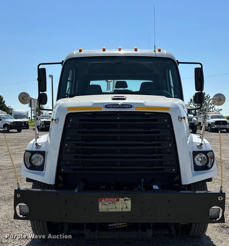 image for item EG1658 2014 Freightliner  108SD Crew Cab utility / service truck