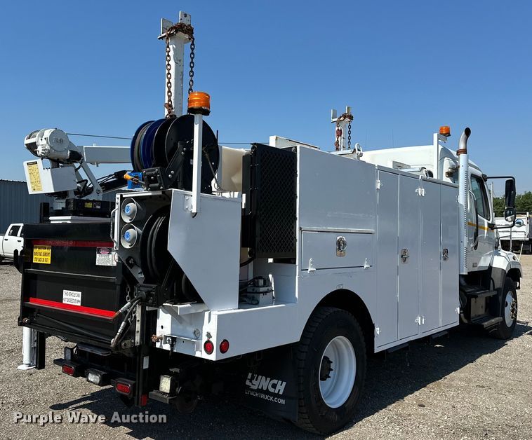 image for item EG1658 2014 Freightliner  108SD Crew Cab utility / service truck