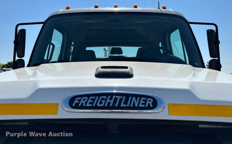 image for item EG1658 2014 Freightliner  108SD Crew Cab utility / service truck