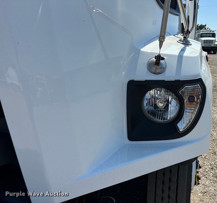 image for item EG1658 2014 Freightliner  108SD Crew Cab utility / service truck