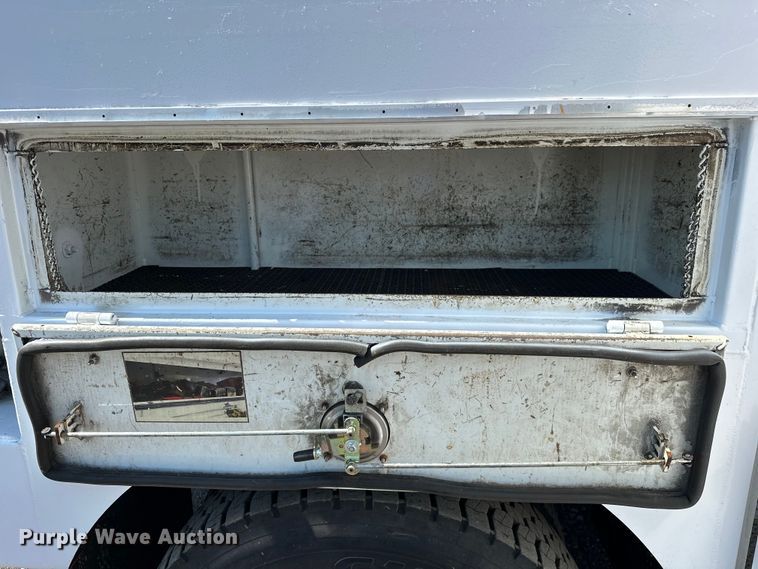 image for item EG1658 2014 Freightliner  108SD Crew Cab utility / service truck