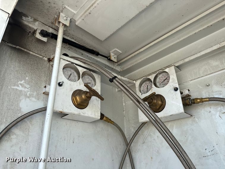 image for item EG1658 2014 Freightliner  108SD Crew Cab utility / service truck