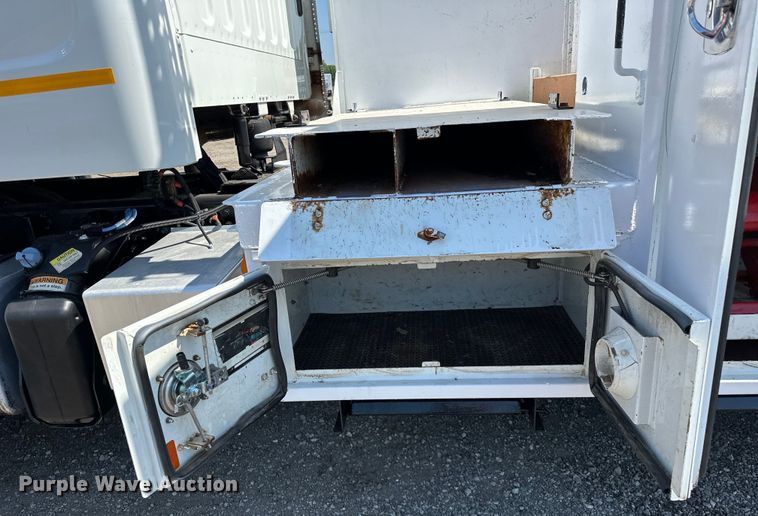 image for item EG1658 2014 Freightliner  108SD Crew Cab utility / service truck