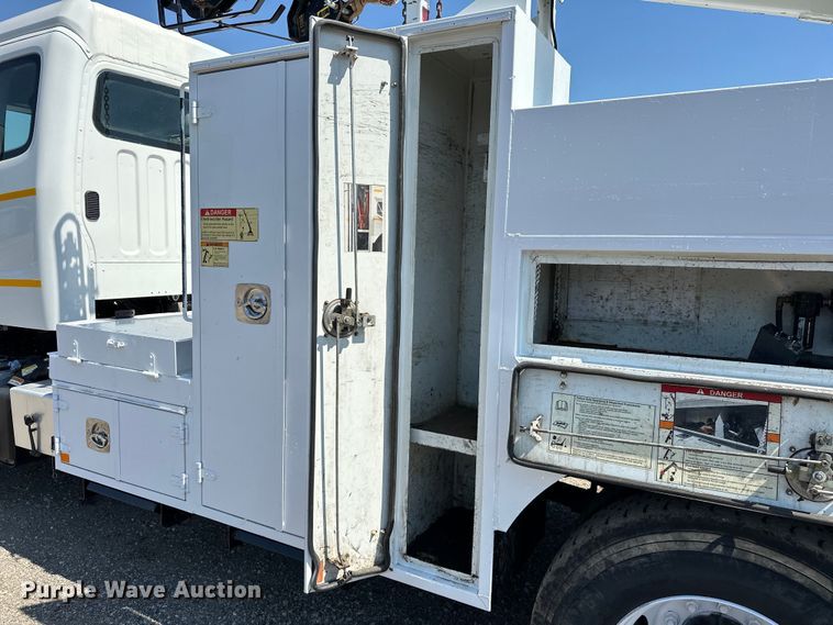 image for item EG1658 2014 Freightliner  108SD Crew Cab utility / service truck