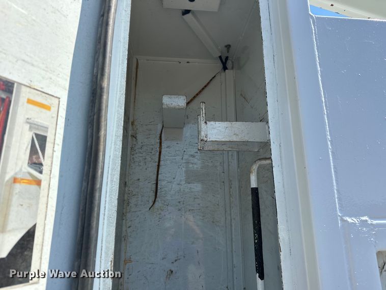 image for item EG1658 2014 Freightliner  108SD Crew Cab utility / service truck