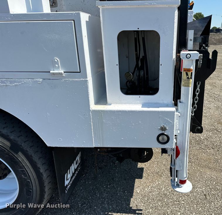 image for item EG1658 2014 Freightliner  108SD Crew Cab utility / service truck