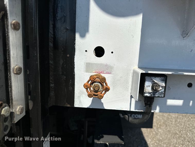 image for item EG1658 2014 Freightliner  108SD Crew Cab utility / service truck