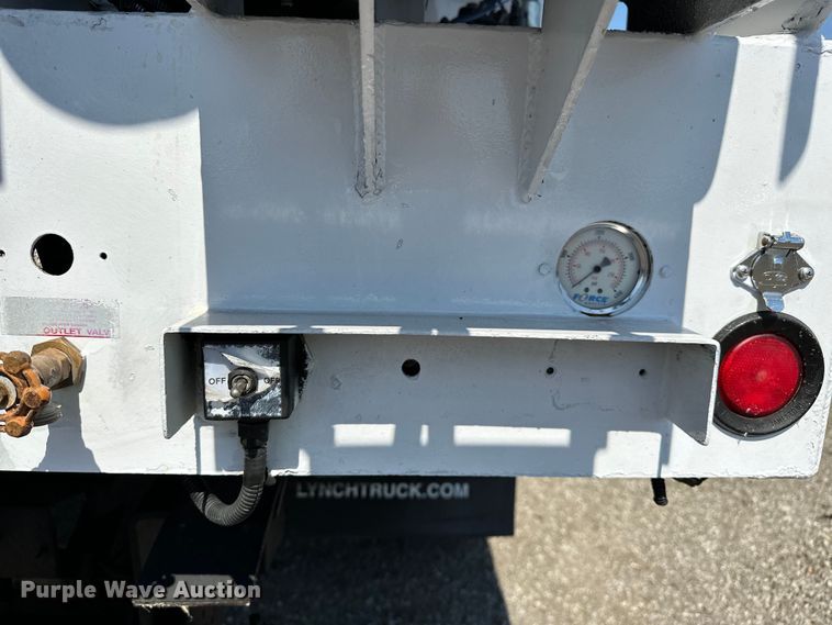 image for item EG1658 2014 Freightliner  108SD Crew Cab utility / service truck