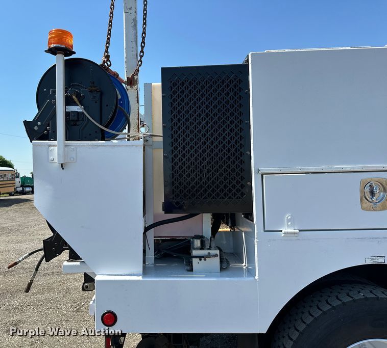 image for item EG1658 2014 Freightliner  108SD Crew Cab utility / service truck