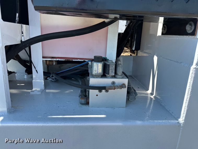 image for item EG1658 2014 Freightliner  108SD Crew Cab utility / service truck