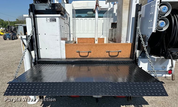 image for item EG1658 2014 Freightliner  108SD Crew Cab utility / service truck