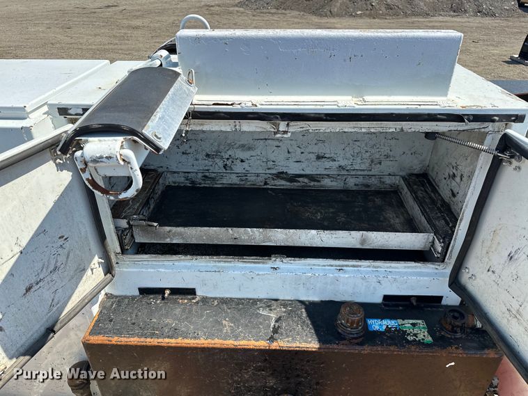 image for item EG1658 2014 Freightliner  108SD Crew Cab utility / service truck