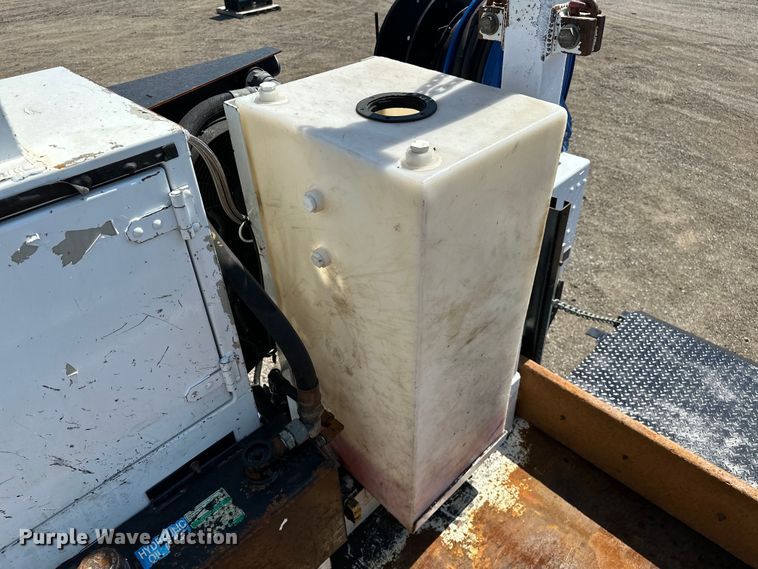 image for item EG1658 2014 Freightliner  108SD Crew Cab utility / service truck