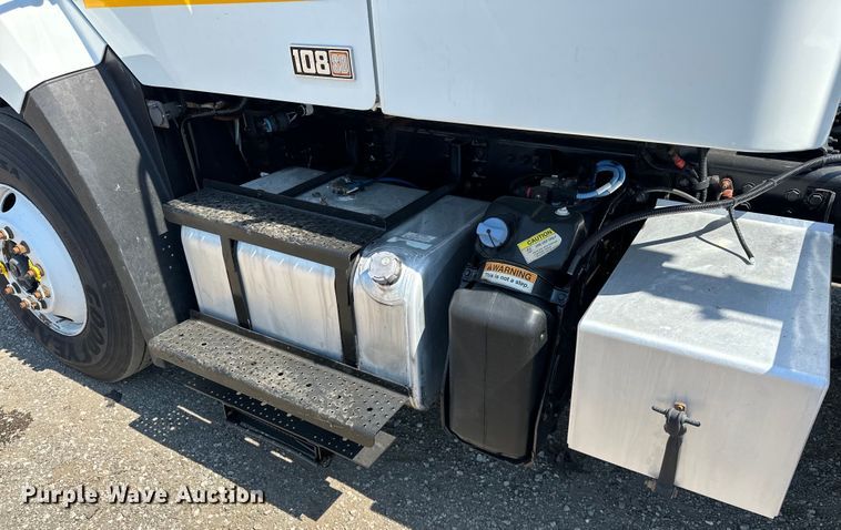 image for item EG1658 2014 Freightliner  108SD Crew Cab utility / service truck