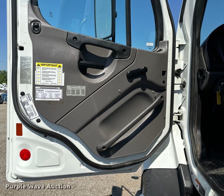 image for item EG1658 2014 Freightliner  108SD Crew Cab utility / service truck