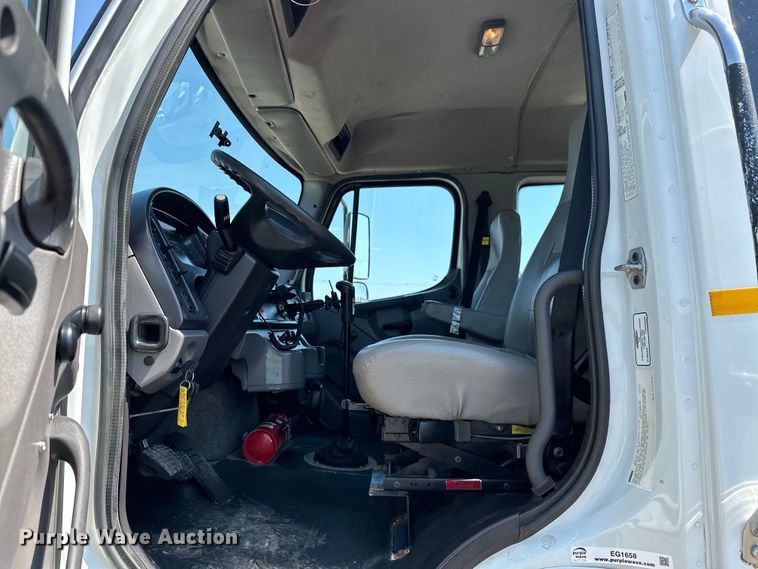 image for item EG1658 2014 Freightliner  108SD Crew Cab utility / service truck