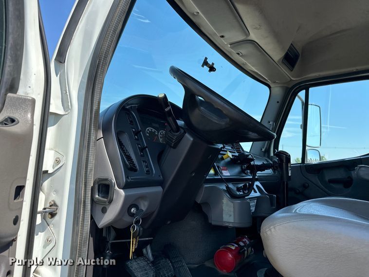 image for item EG1658 2014 Freightliner  108SD Crew Cab utility / service truck