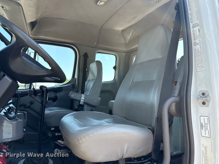 image for item EG1658 2014 Freightliner  108SD Crew Cab utility / service truck