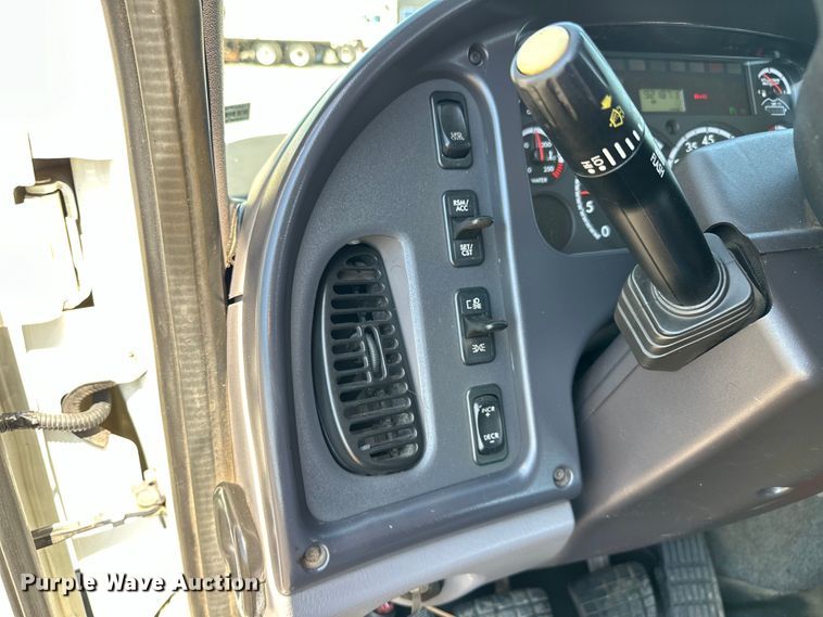 image for item EG1658 2014 Freightliner  108SD Crew Cab utility / service truck