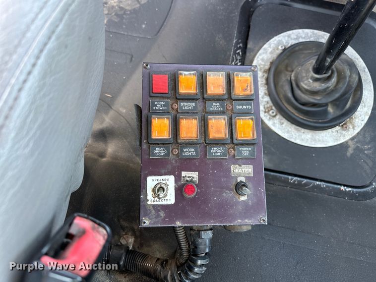 image for item EG1658 2014 Freightliner  108SD Crew Cab utility / service truck