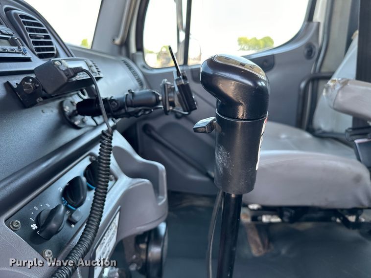 image for item EG1658 2014 Freightliner  108SD Crew Cab utility / service truck