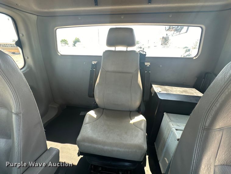 image for item EG1658 2014 Freightliner  108SD Crew Cab utility / service truck